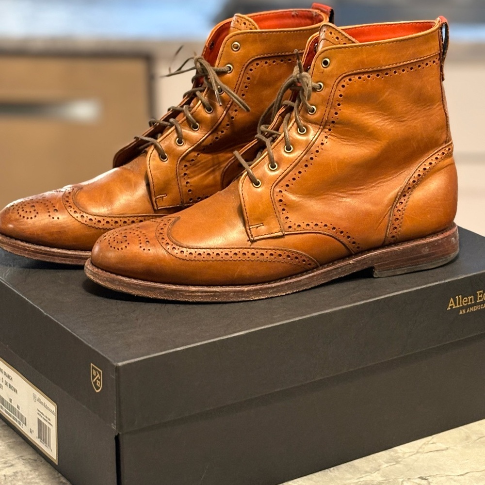 Allen Edmonds Men's Tan Wingtip Boots
